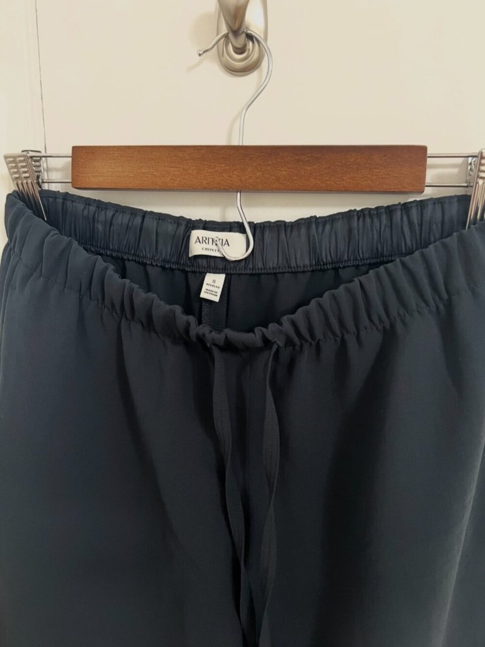 Aritzia Wilfred The Lodge Pants- Crepette- Dark Night Navy- Size Small